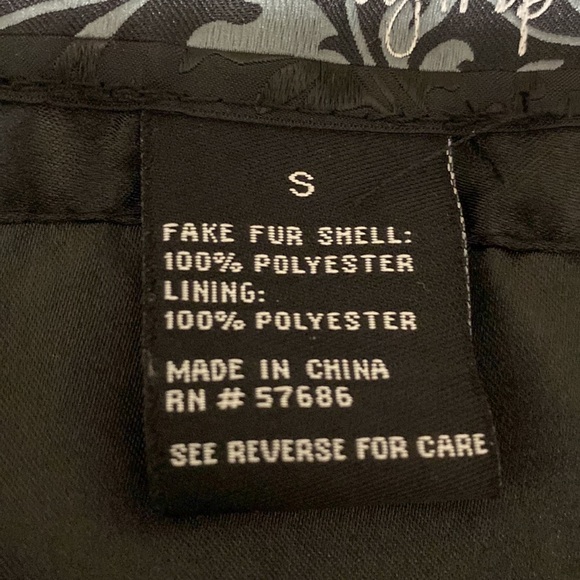 Black Buckle Daytrip Size S Black Faux Fur Vest! - Picture 4 of 7